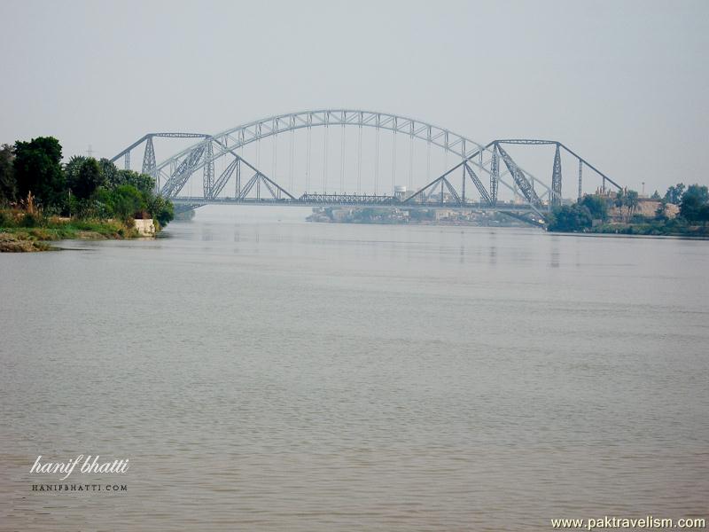 Bridge in Sukkur. Ayub Bridge and Lansdowne Bridge Rohri