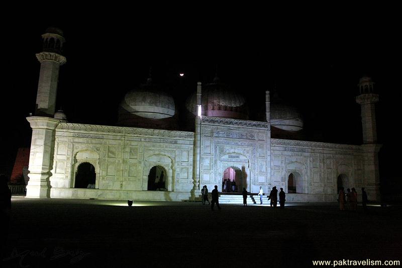 Mosque near Derawar Fort