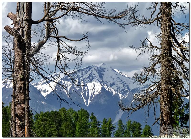 A natural frame for peaks of Kaghan Valley