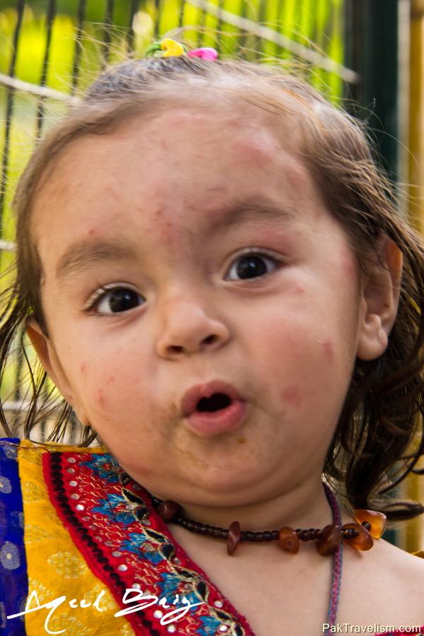 Amazed kid at Karachi Zoo